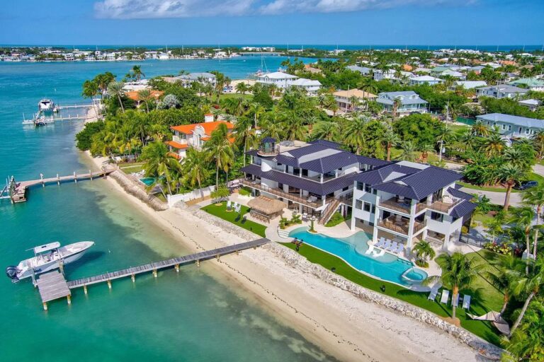18.2 Million Oceanfront Paradise, Captivating Coastal Estate on Key