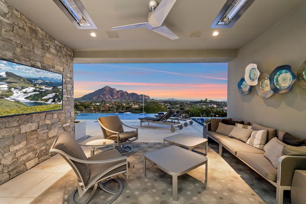 6850 North 39th Place Home in Paradise Valley, Arizona. Indulge in the epitome of luxury living with this exquisite hillside estate offering breathtaking city lights and Camelback Mountain views. Situated on just under 2.2 acres inside the guard-gated Paradise Reserve community, this newly crafted custom home seamlessly integrates indoor and outdoor spaces. 