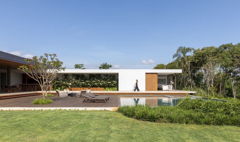 Baroneza XI Residence, Tranquil Oasis of Light & Elegance by Gui Mattos