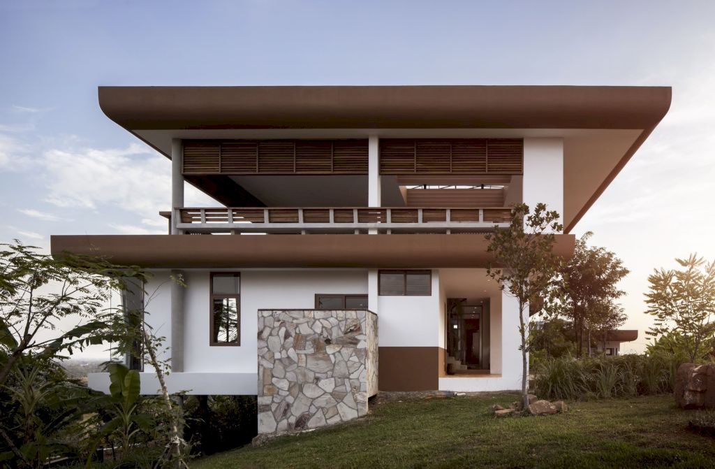 Damnak Soriya House, tranquility & sustainability by Re Edge Architecture