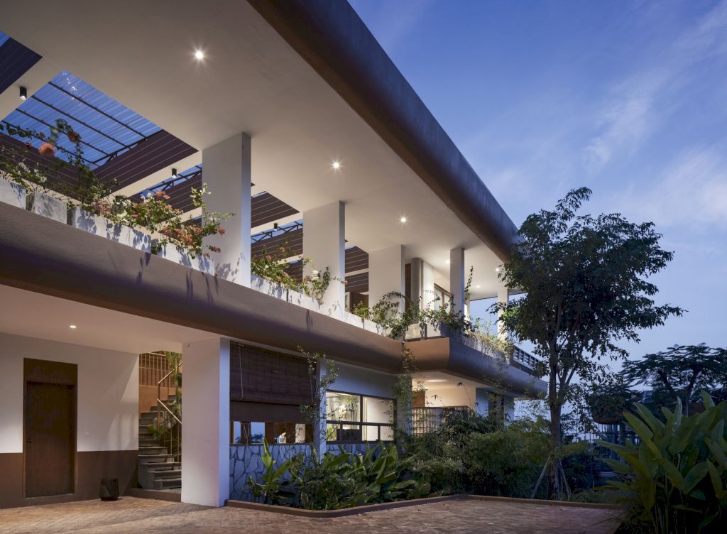 Damnak Soriya House, tranquility & sustainability by Re Edge Architecture