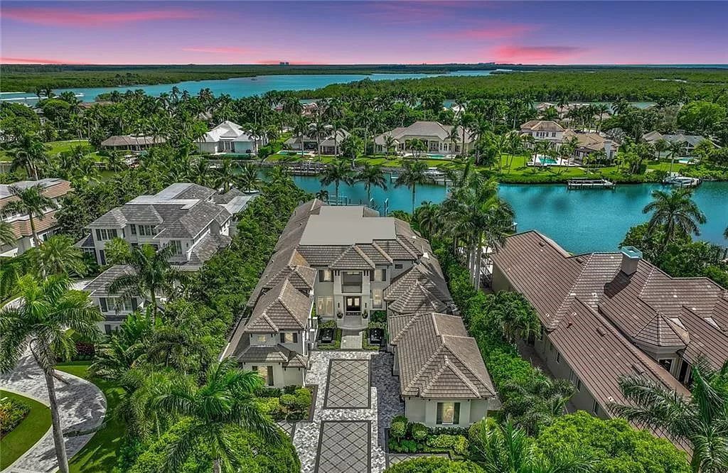 Discover an unparalleled oasis in Naples, Florida's esteemed Port Royal Community at 850 Nelsons Walk. This meticulously crafted estate seamlessly intertwines indoor and outdoor spaces, offering an entertainer's dream with an infinity-edge pool, outdoor kitchen, wine cellar, and more.