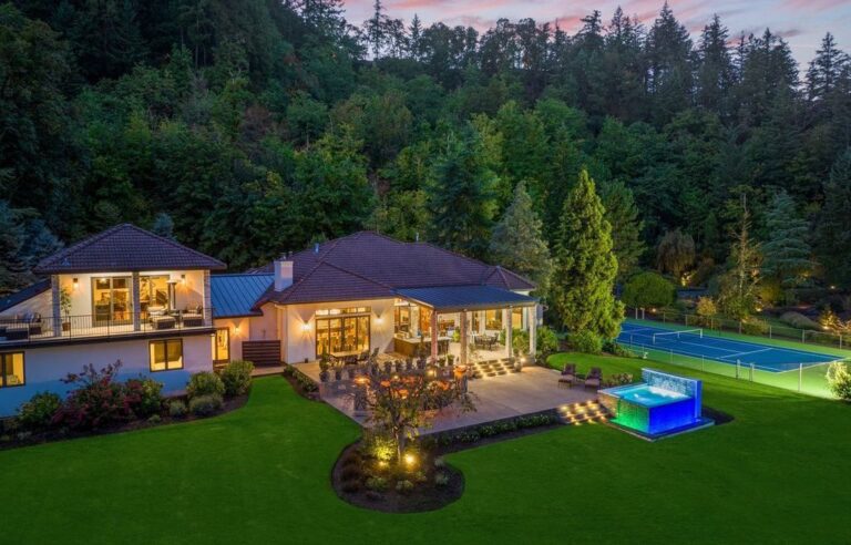 Enchanting Harmony: $4.9 Million Oregon Residence Melds Modern Chic and Rustic Charms