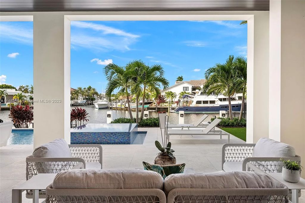 Step into the epitome of waterfront luxury living at this newly constructed 2022 masterpiece in Lighthouse Point, South Florida. Boasting 5 bedrooms, 7 bathrooms, and spanning over 7,200 sqft, this estate offers a seamless blend of opulence and functionality.