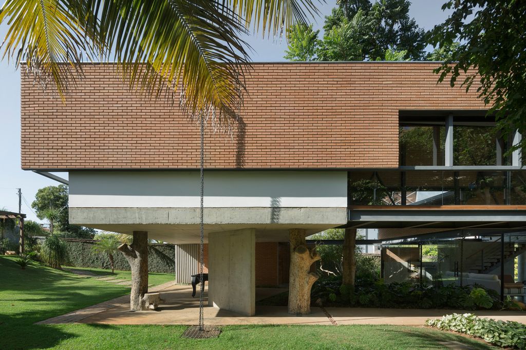 Montes Claros House in Brazil Elevated Elegance by Venta Arquitetos