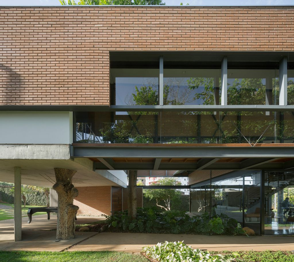 Montes Claros House in Brazil Elevated Elegance by Venta Arquitetos