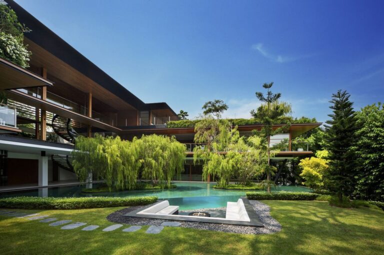 Rain Tree House, a Sustainable Haven in Singapore by Guz Architects