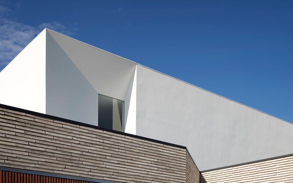 Stratum House, Marvel of Layered Elegance by Joe Adsett Architects