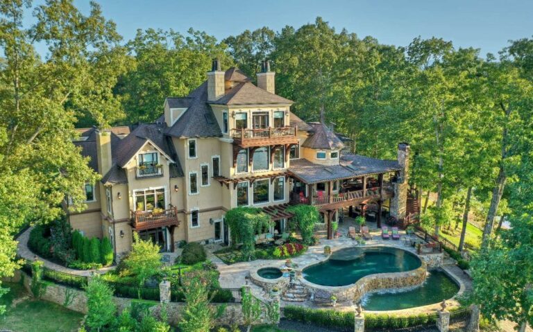 Sumptuous Lakefront Estate: Exemplifying Elegance on Lake Blue Ridge, Georgia Listed at $9.5 Million