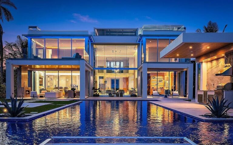 Unveiling a Spectacular $39.5 Million Direct Waterfront Estate with Contemporary Luxuries in West Palm Beach