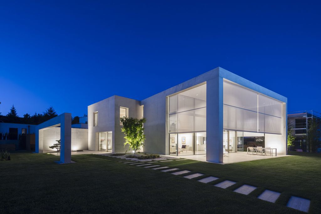 Villa K, Elegance and Sustainability by Peter Todorov & Skyline Architekten