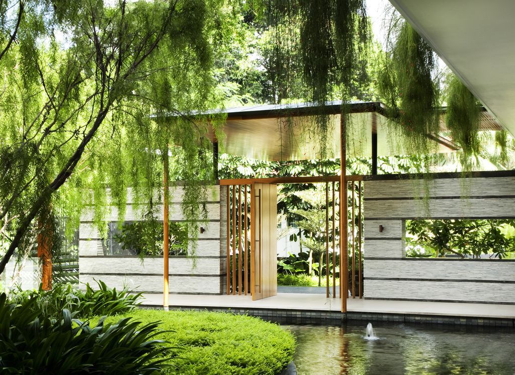 Willow House, Tropical Oasis Integrates Nature and Play by Guz Architects