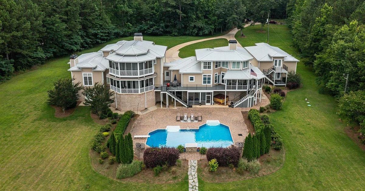 Unparalleled Property with Stunning Views and Exclusive Privacy in