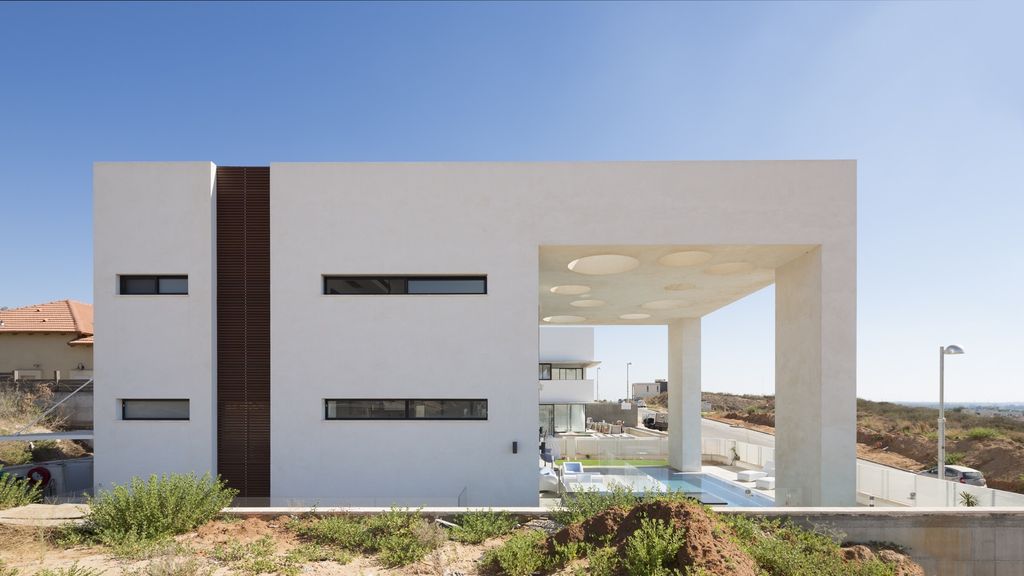 A House in Irus by Dan and Hila Israelevitz Architects