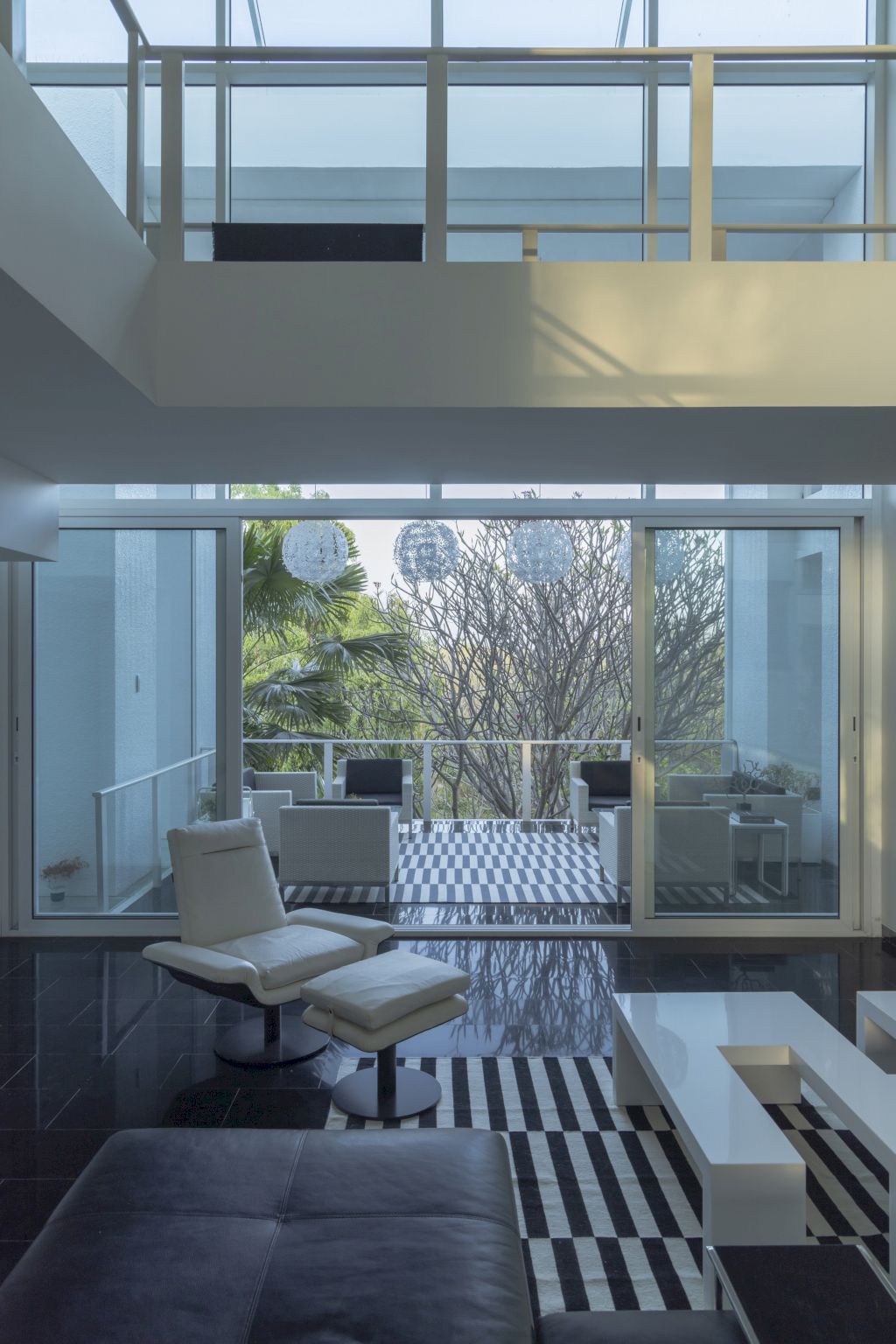 Aalloa Hills Residence, Net-Zero Oasis by INI Design Studio