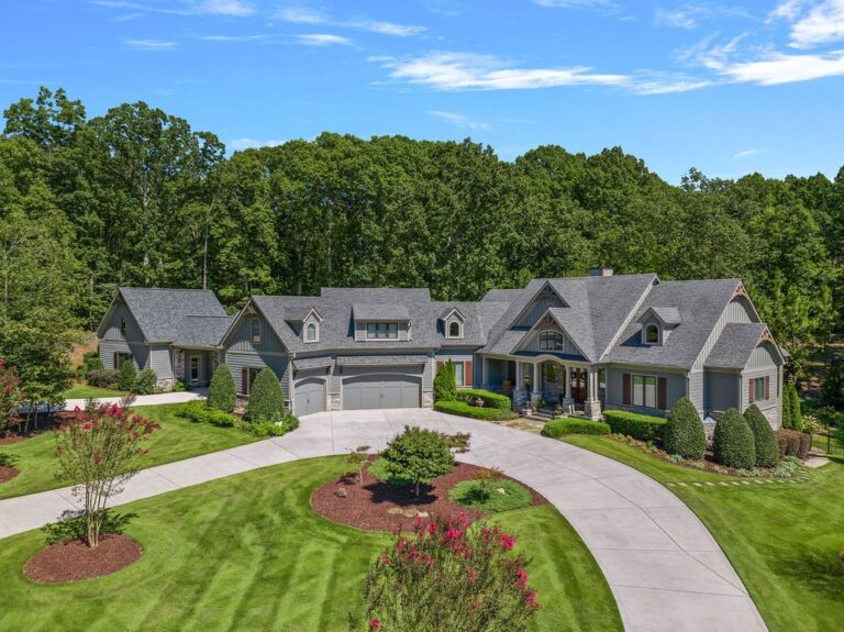Artisan Custom Homes Creates a Stately Residence in North Carolina