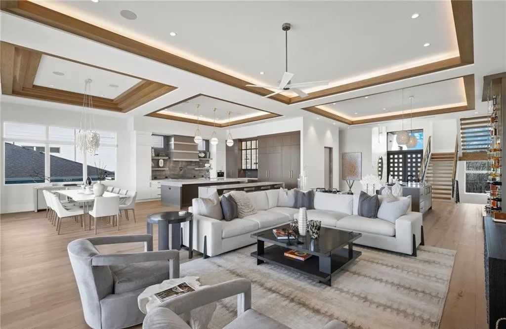 This 5-bedroom, 8-bathroom masterpiece, crafted in 2023 by a team featuring a Rich Guzman design, Potter Homes construction, and Adelyn Charles Interiors finishing, offers 5,577 square feet of opulent living on a 0.30-acre lot.