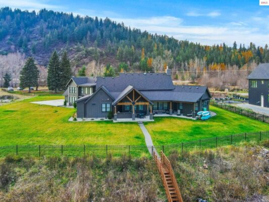 Explore North Idaho S Beauty Luxury Waterfront Estate Available For 6   Explore North Idahos Beauty Luxury Waterfront Estate Available For 6 Million 2 533x400 