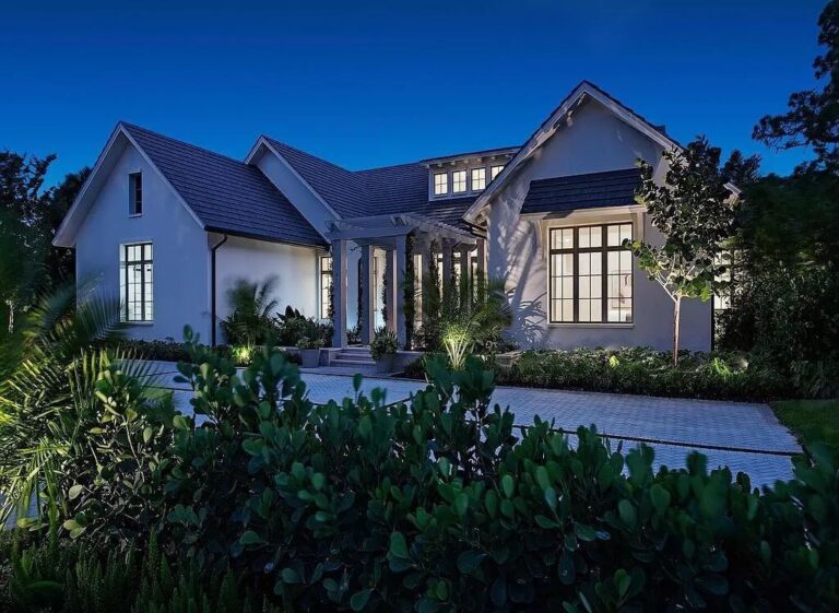 Luxurious Living in a $12.5 Million Architectural Marvel at 470 Banyan Blvd, Naples