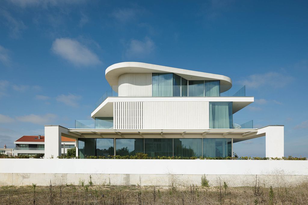 Moradia JD2, a Contemporary Beach House by Rui Rosmaninho