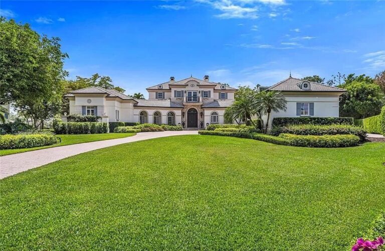 Naples Serenity Heights: Timeless Elegance in this $10 Million Golf Estate Oasis
