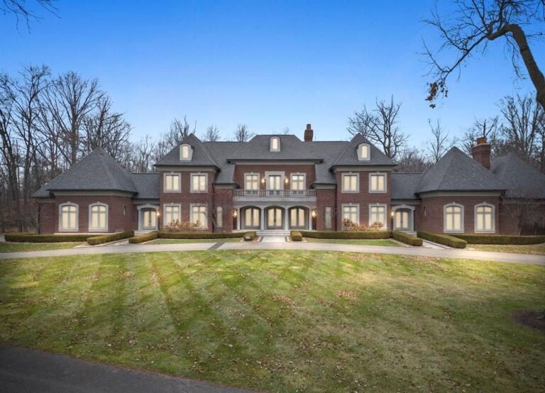 Opulence Redefined: An Extraordinary $4.5 Million Dream Property in Michigan