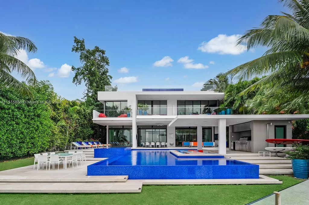 Welcome to 5004 N Bay Rd, a 2016 masterpiece by renowned designer Jennifer Post, blending modern architecture with timeless elegance. This 8-bed, 9-bath waterfront haven on prestigious North Bay Road boasts a stunning atrium courtyard, seamless living spaces, and a gourmet kitchen.