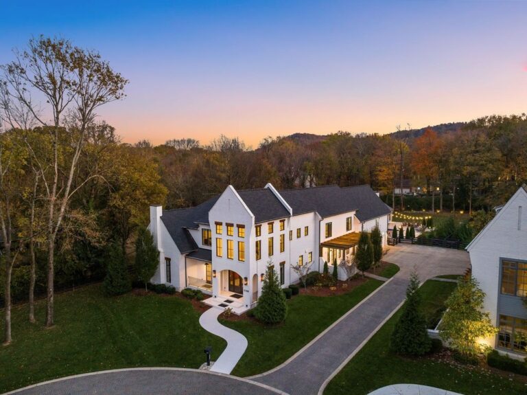 Sophistication Meets Convenience: Modern Masterpiece in Tennessee Hits the Market at $4,199,900