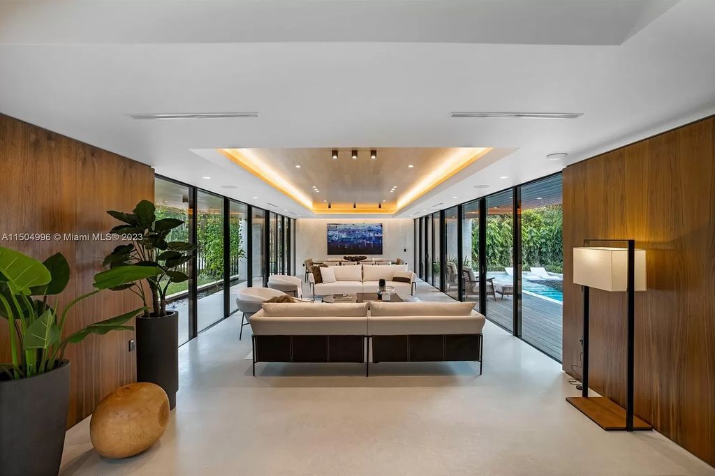 Discover the epitome of tropical luxury living at the Sir Crawford residence in Miami, perfectly situated near top schools and Grove amenities.