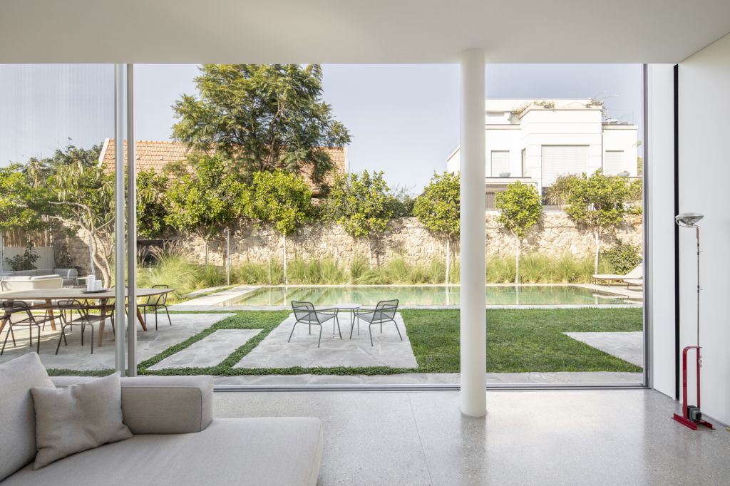 Z House, Zen Oasis in Urban Bustle, Israel by Milic Harel Architects