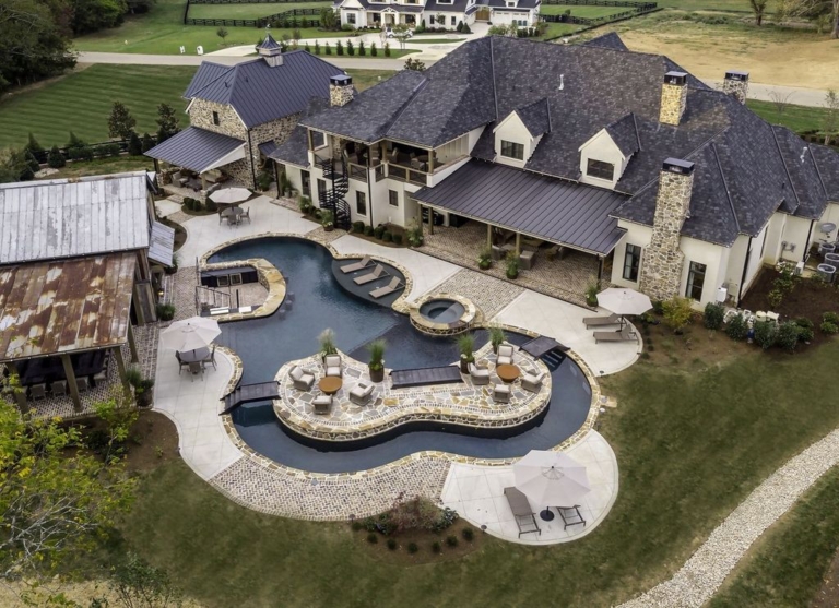 Luxurious Entertainer’s Dream Home with Lazy River on Sprawling 1.78 Acres in Tennessee