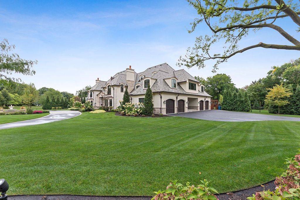 208 East 8th Street Home in Hinsdale, Illinois. Step into luxury living at this bespoke Southeast Hinsdale estate, boasting unparalleled refinement and world-class amenities. From the awe-inspiring exterior to the meticulously designed interiors, this property offers sophisticated elegance at every turn.