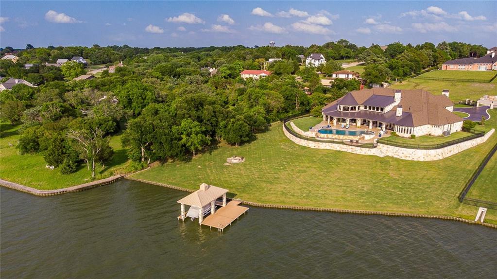 916 Cedar Shores Drive Home in Heath, Texas. Explore the epitome of luxury at Sunset Shores, a stunning estate situated on a picturesque 1.5-acre waterfront lot on Lake Ray Hubbard.
