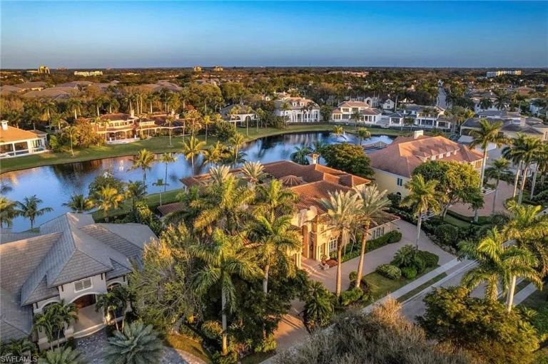 A Luxurious Haven of Elegance and Opulence – Magnificent $11 Million Estate in Naples