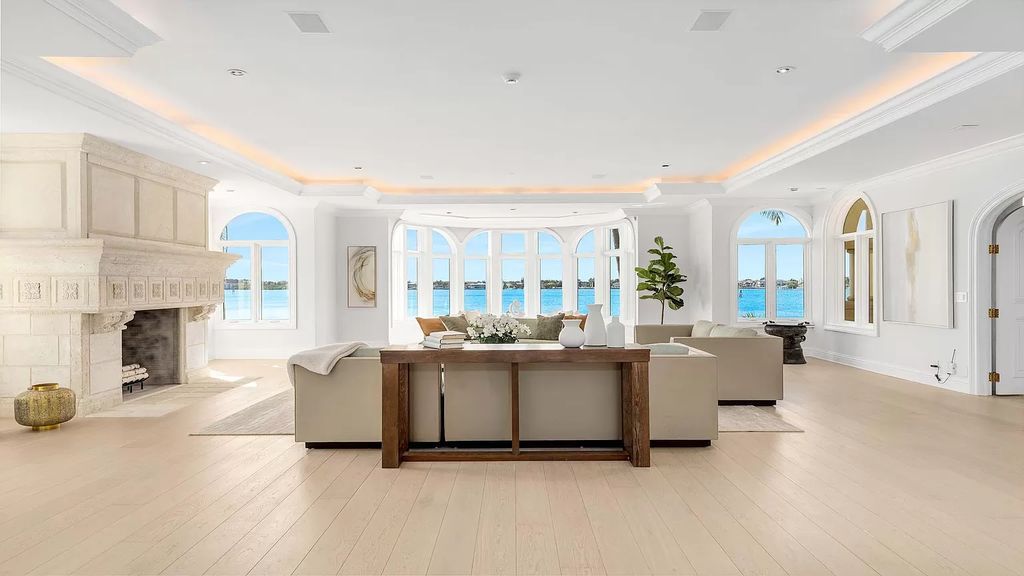 Discover an unparalleled opportunity in South Florida with this magnificent estate boasting nearly 4 acres of prime coastline, featuring 350 feet of direct Intracoastal waterfrontage and an additional 350 feet of direct oceanfrontage.