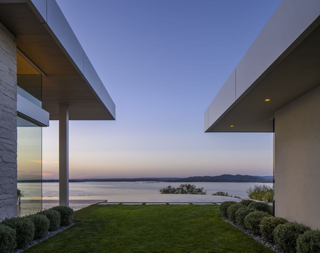 Folsom House for Lakefront Tranquility by McClean Design