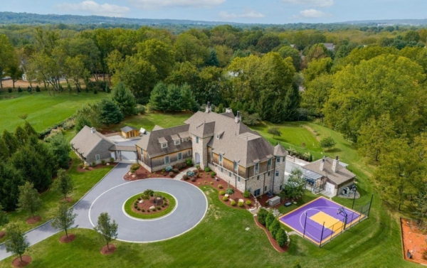 Pennsylvania Residence: Where Luxury Meets Functionality in a Seamless Blend Offered at $3.99 Million