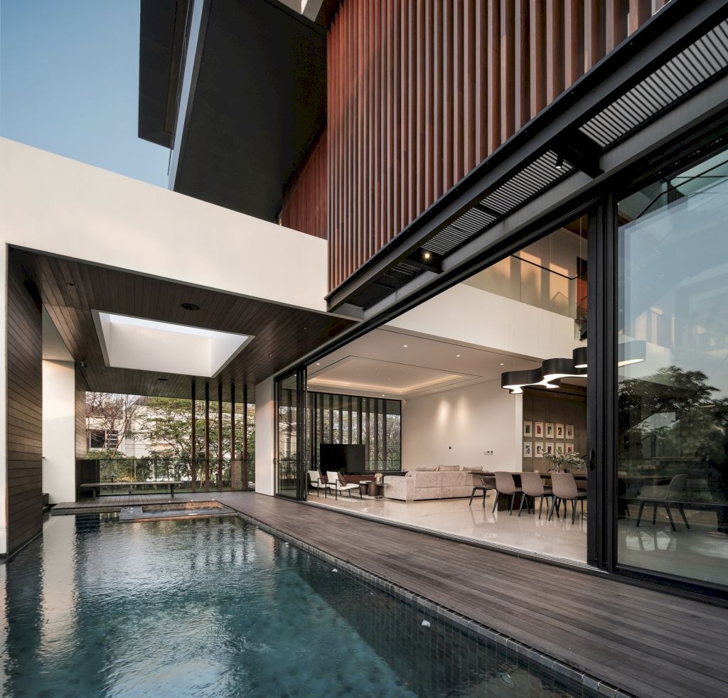 R+J House, Contemporary Art Haven by DP+HS Architects