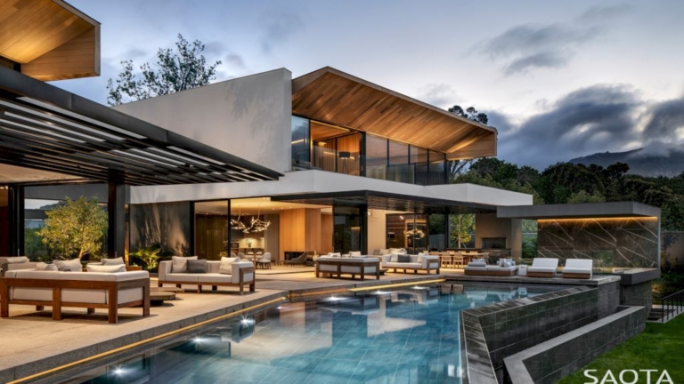 Rose Villa, Masterpiece on the Slopes in Cape Town by SAOTA