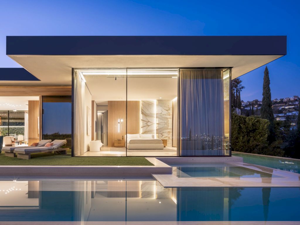 Tanager III House for Urban Luxury by McClean Design