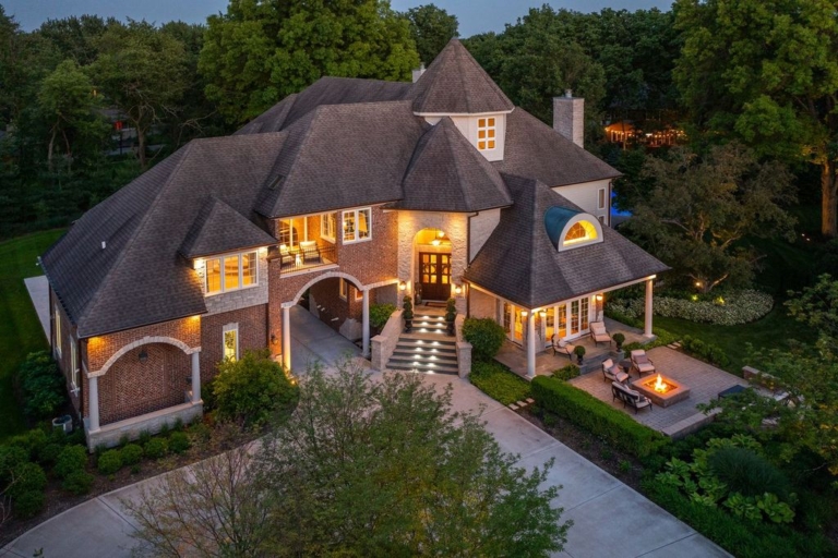 A True Masterpiece Nestled on 1.5 Acres of Complete Seclusion in Illinois Asking for $3,250,000