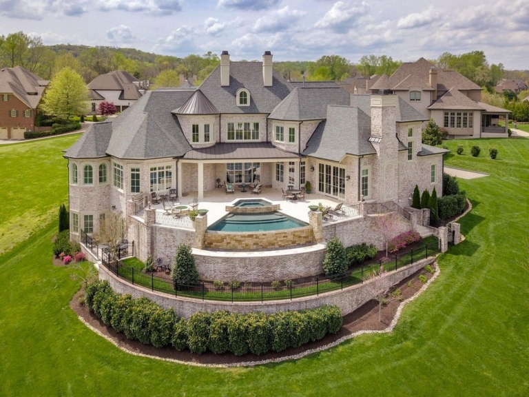 Exquisite Golf Course Estate with Breathtaking Views in Brentwood, Tennessee
