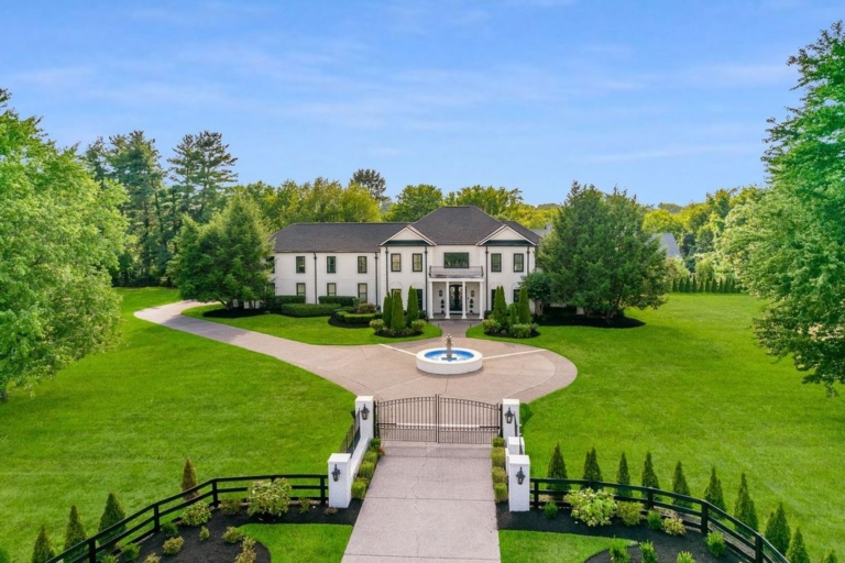 Renovated County Home on 2+ Acres with Private Gate Entry and Driveway Fountain in Tennessee