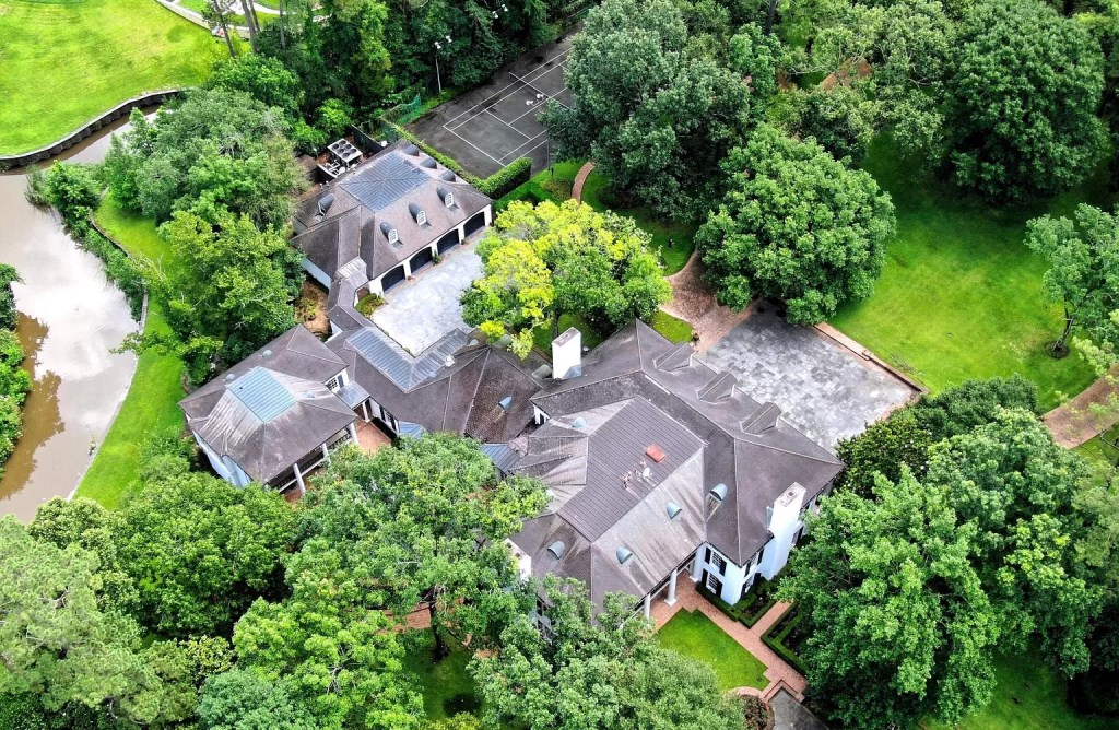 Gaze Upon the Essence of Luxury: Memorial's Prestigious Estate in Houston, TX at $14.8M
