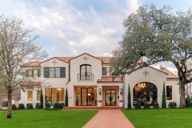 Opulent Home in Highland Park: A 6-Bedroom Marvel with Pool Option Marketed at $15.8M