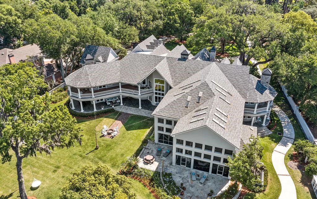 Welcome to riverfront luxury at 6120 SAN JOSE Boulevard W in Jacksonville, FL! This 3.7-acre estate boasts 243 feet of river frontage and a high bluff property adorned with oak trees.