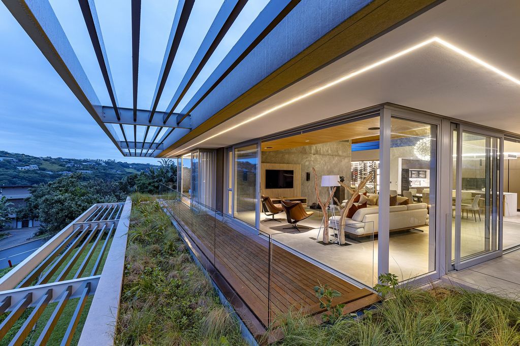 Casa Beiramar, A Modern Masterpiece by Metropole Architects