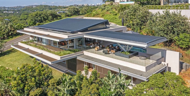 Casa á Beiramar, A Modern Masterpiece by Metropole Architects