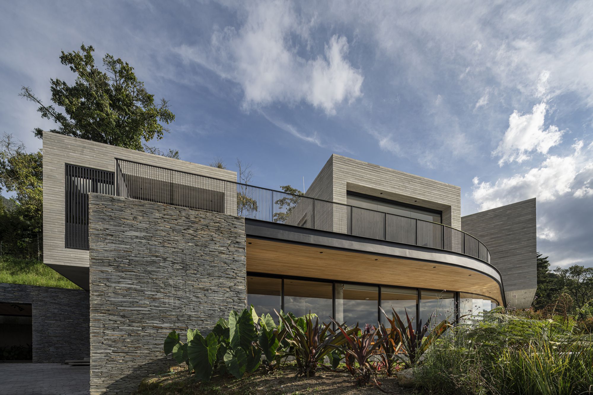 Cerrovento House in Colombia by Alejandro Restrepo Montoya