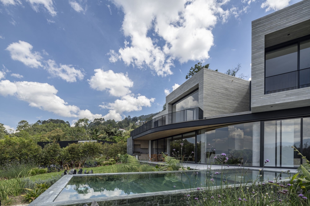Cerrovento House in Colombia by Alejandro Restrepo Montoya